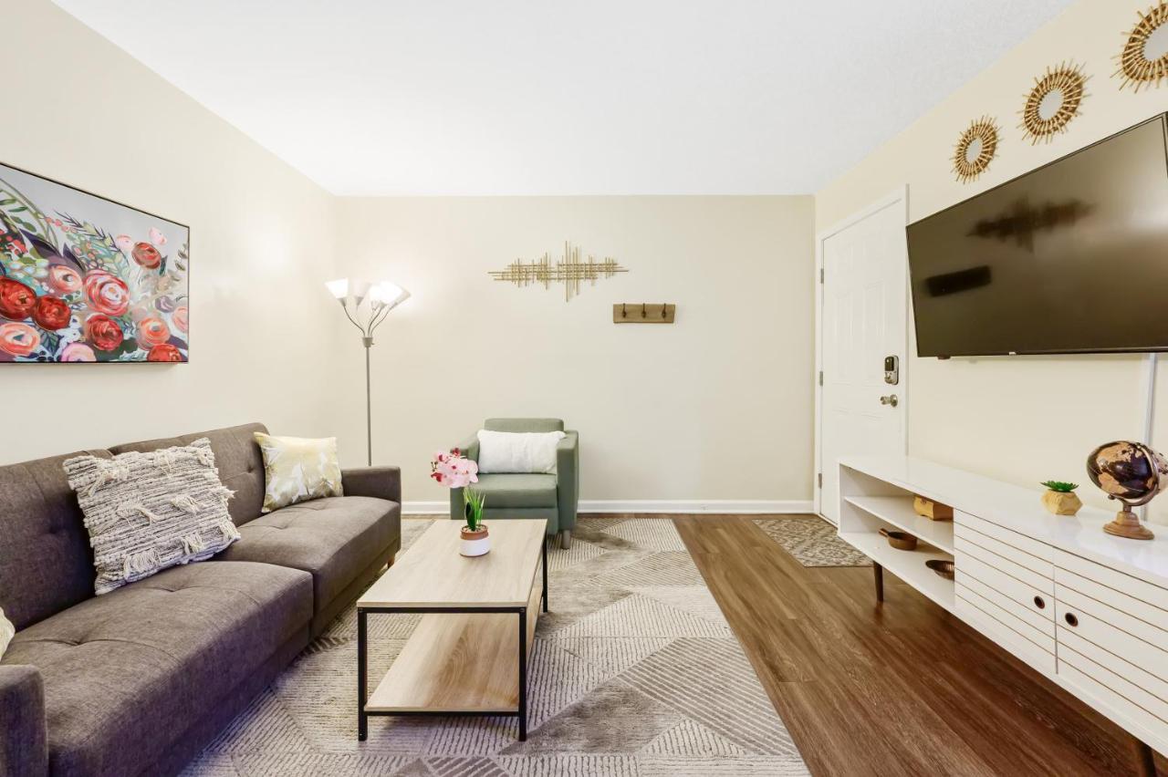 Dapper Digs - King Bed - Long Term - Duke Appartement