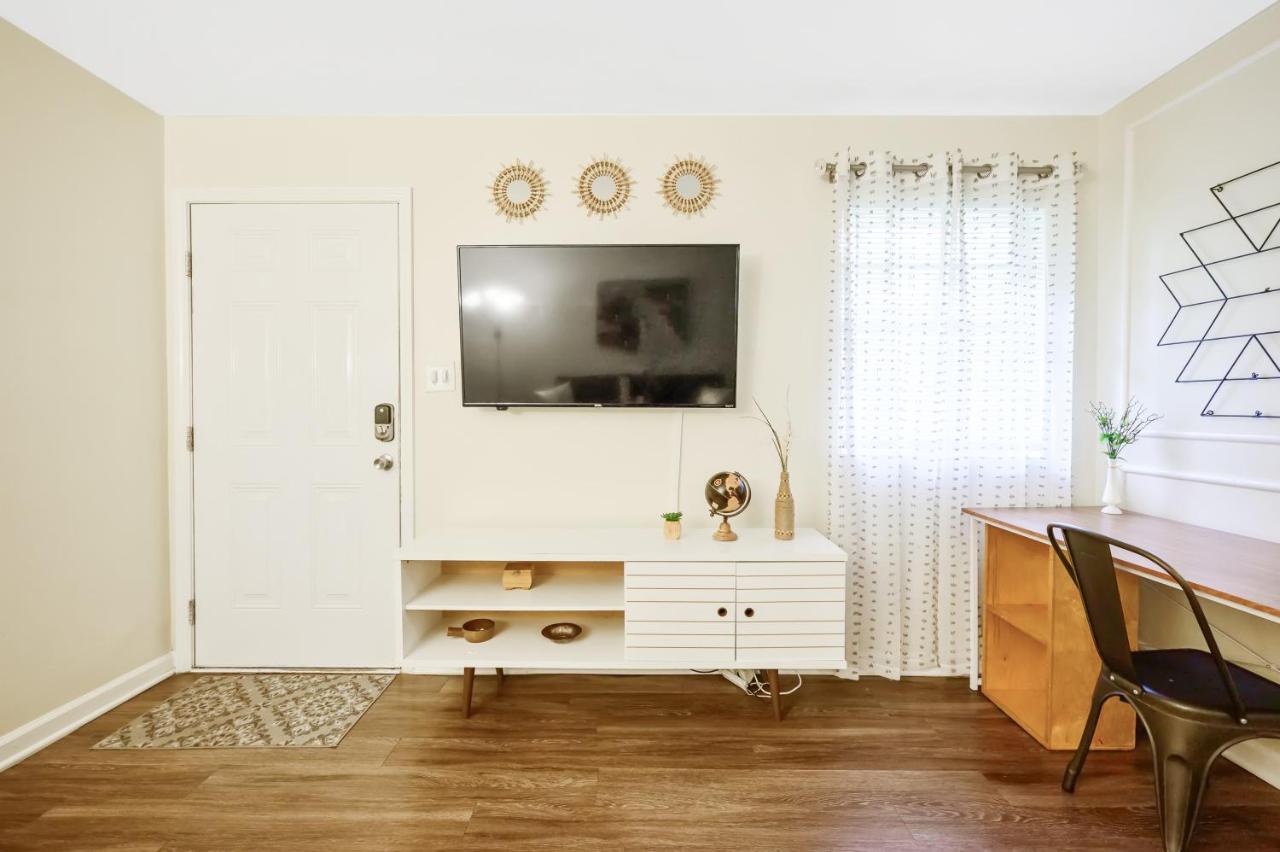 Dapper Digs - King Bed - Long Term - Duke Durham