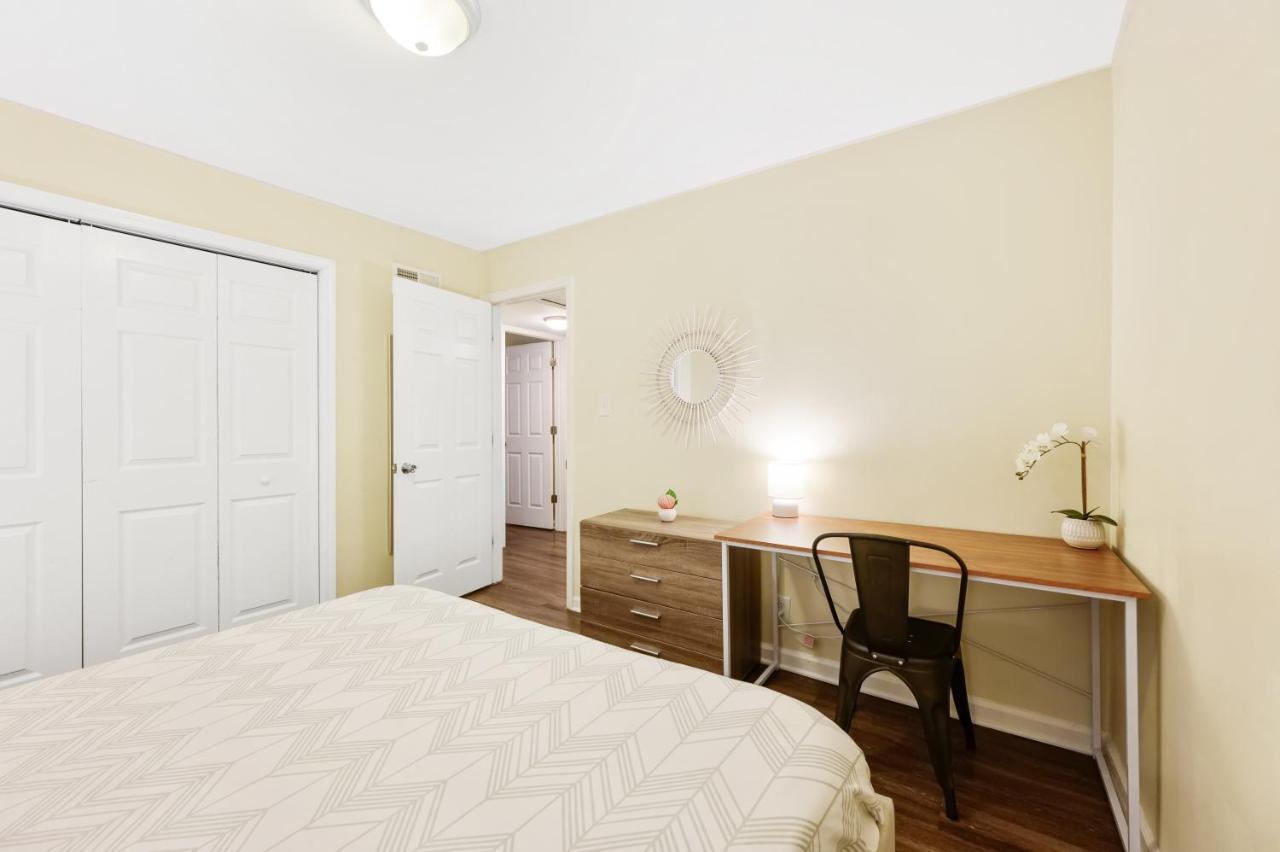 Dapper Digs - King Bed - Long Term - Duke Appartement *