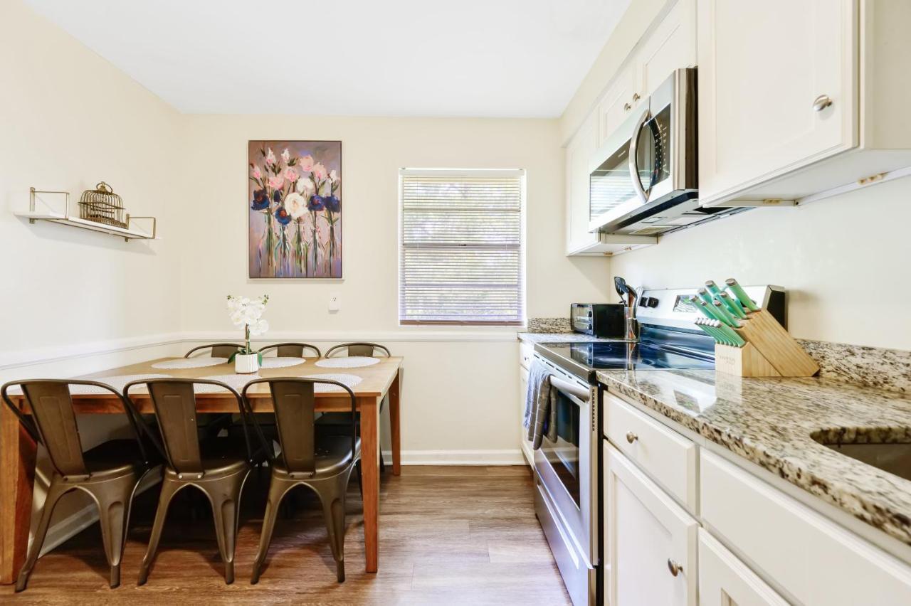 Dapper Digs - King Bed - Long Term - Duke Apartment Durham