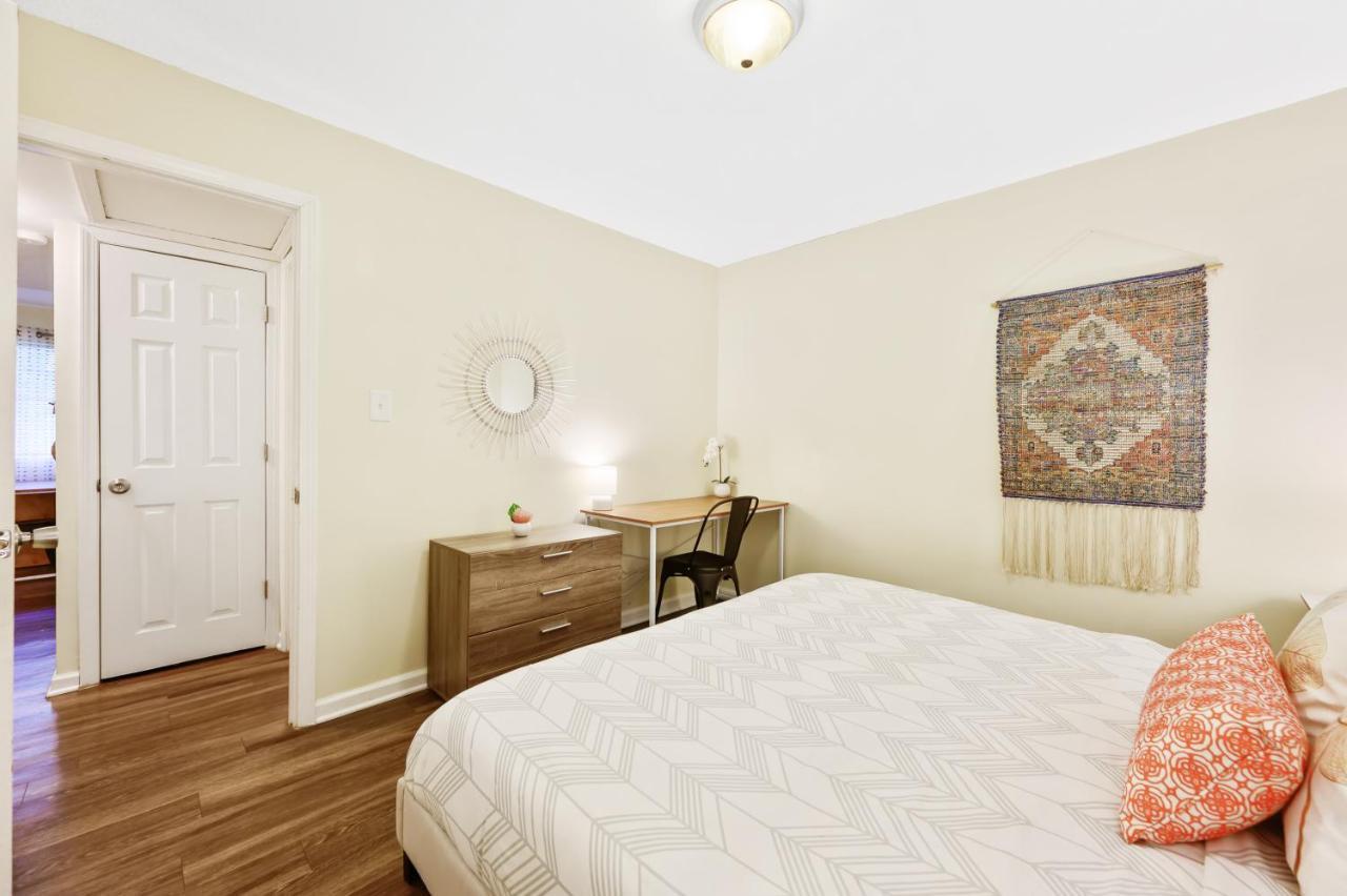 Apartment Dapper Digs - King Bed - Long Term - Duke *