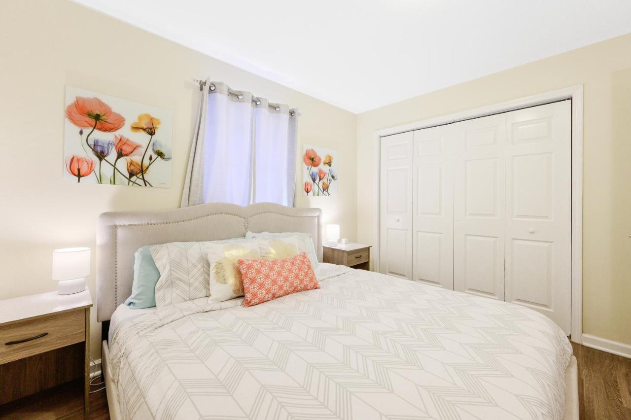 Dapper Digs - King Bed - Long Term - Duke Apartment *